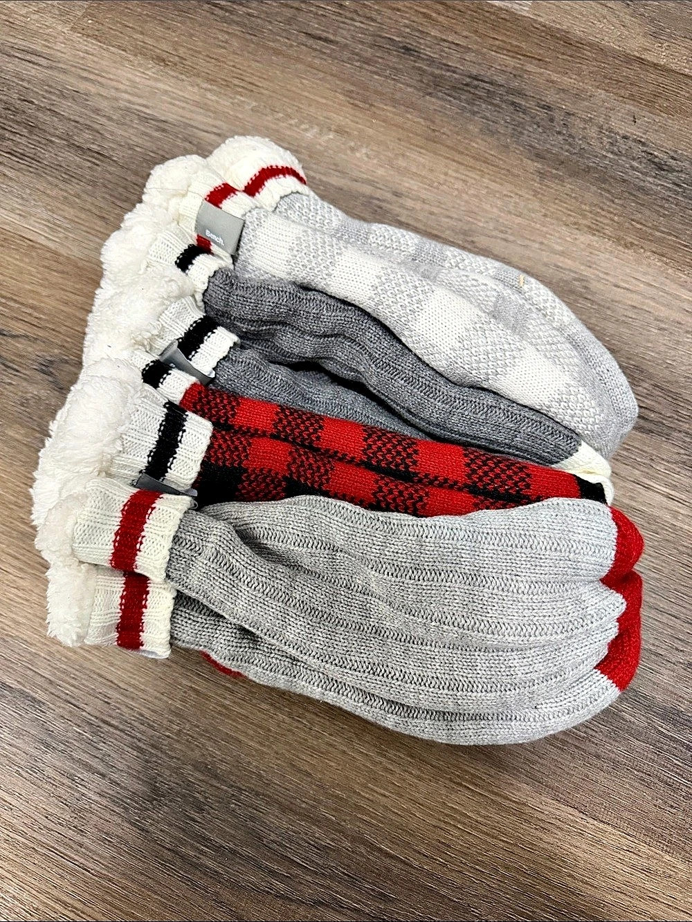 NWT Bench 4 pack grippy cozy socks